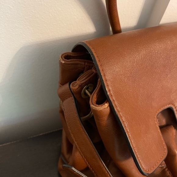 FIORELLI Vegan Leather Flap Satchel Crossbody EUC - Picture 8 of 10